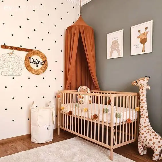 Escolha o quadro para quarto de bebê que se conecte com a decoração do cômodo. Fonte: Pinterest